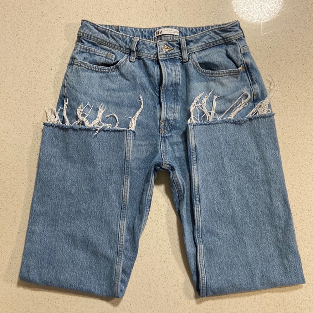 Zara Straight-Leg High-Waisted Jeans | Light Wash | Size 10